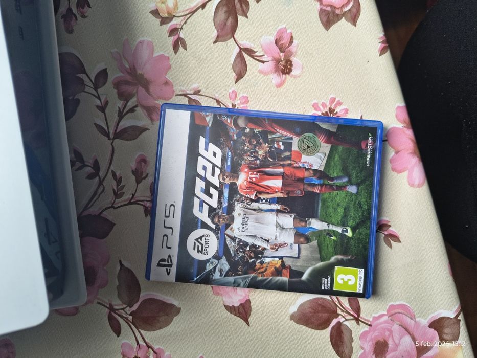 Vând PS5,cu fifa26 și fifa23