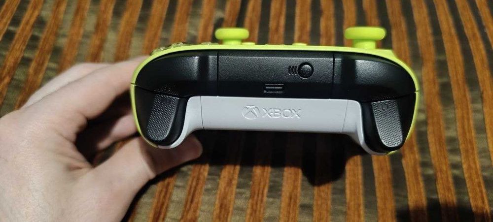 Xbox Wireless Controller Series S/X Electric Volt