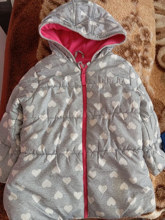 Продам курткучку на девочку 3-4 года