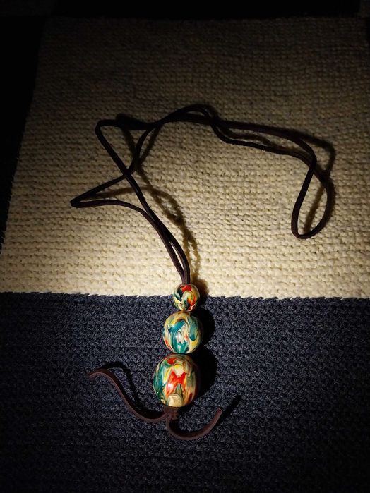 Колиета от велур и дърво/пластмаса