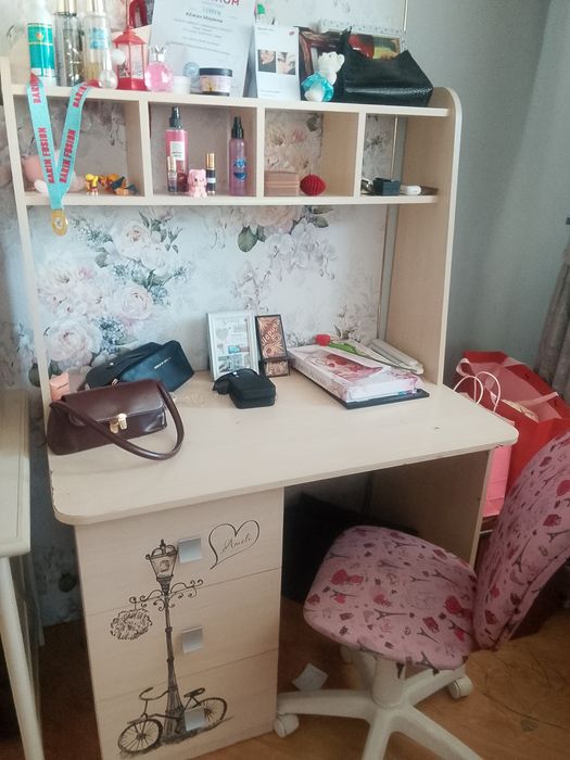 Продам детский письменный стол