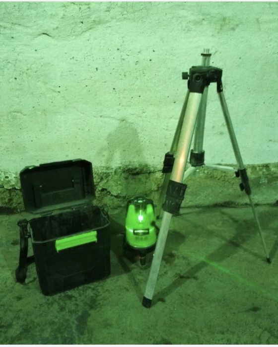 Лазерный уровень 3500/сутки