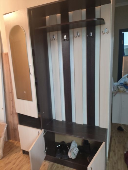 Продам прихожую шкаф