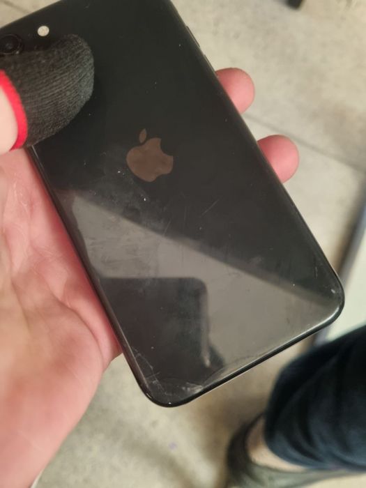 Iphone se  2022 ochilmagan