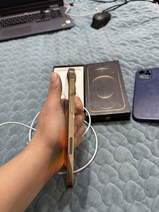 Айфон 12про мах[в идеальном состояний]