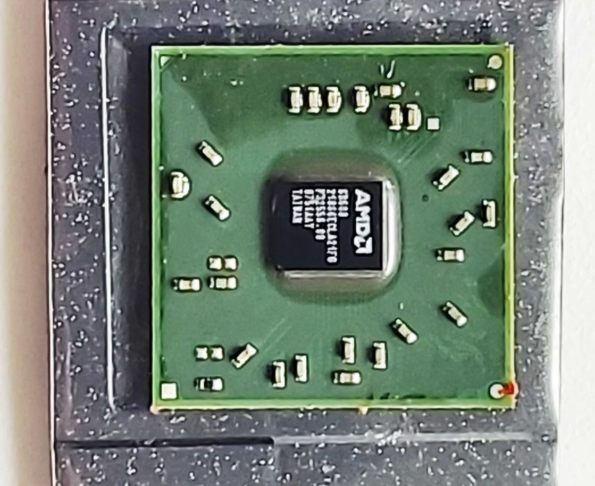 Процесор – AMD  - чисто нов  ( на снимките  )