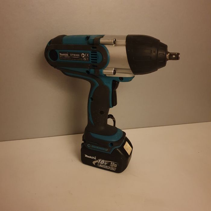 Makita DTW 450 Msina de înșurubat cu impact