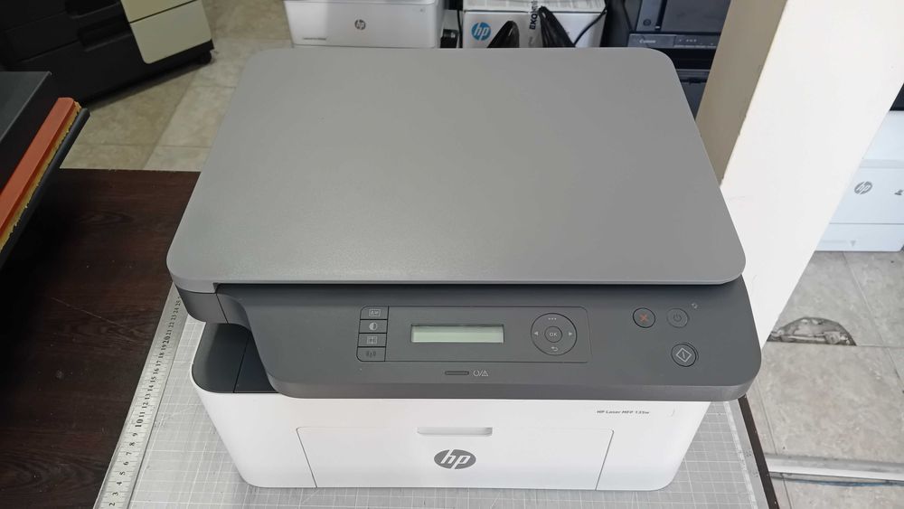 НОВ! Безжичен Wi-Fi лазерен принтер, скенер и копир 3 в 1 HP Laser MFP 135w