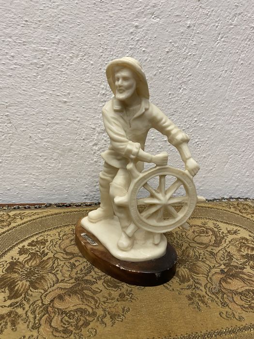 Стара италианска фигура от алабастър