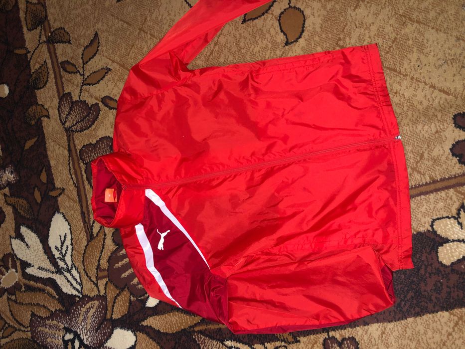 Ново спортно горнище,ветробранка на Пума размер М