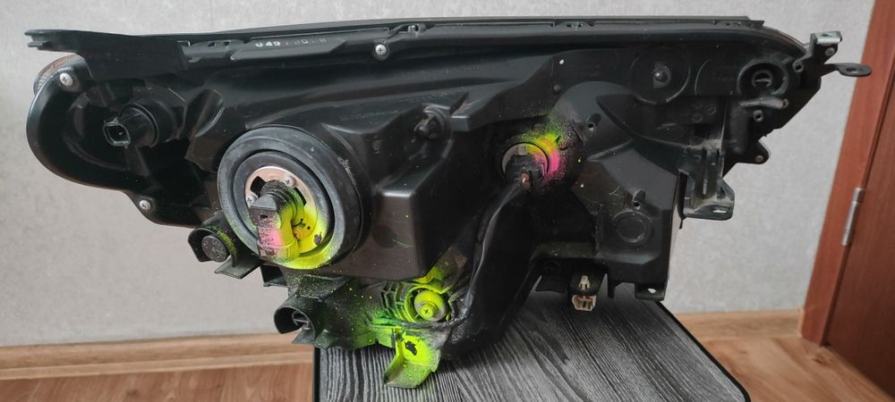 Фара левая Toyota Rav4