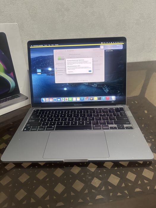Macbook pro 13 inch white Apple