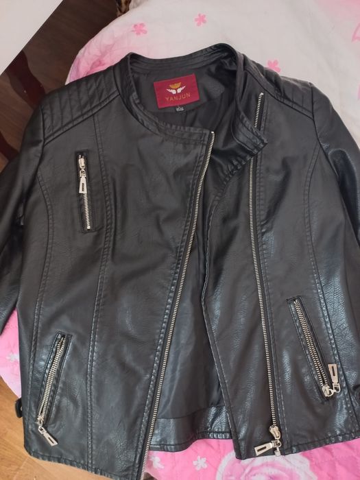 Кожаная куртка черный