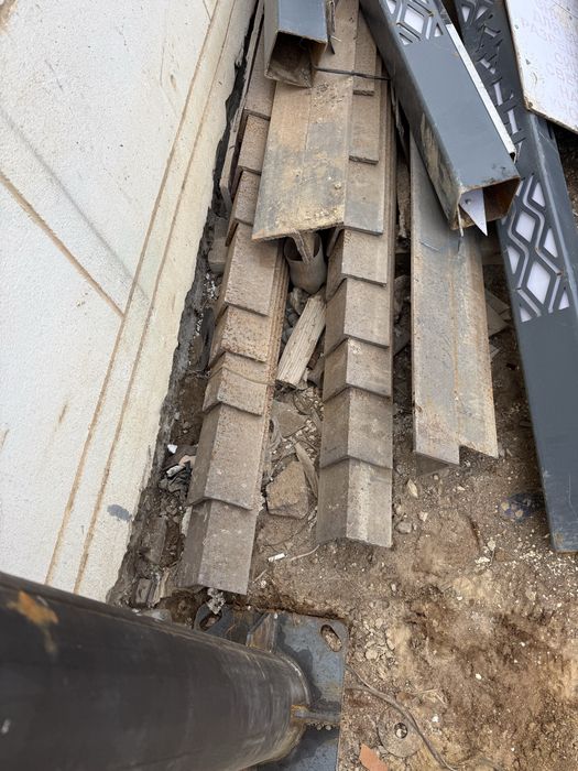 лист уголник металл