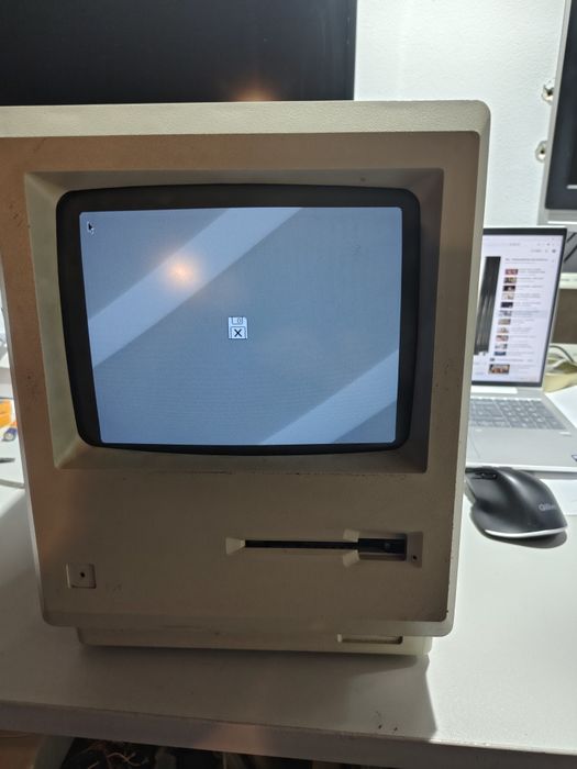Macintosh Plus - bunicul iMac Apple vintage retro