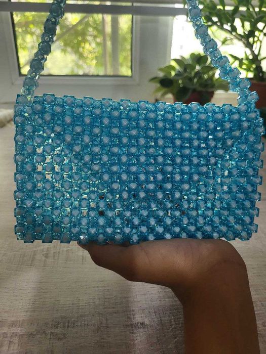 голубая сумочка из бисера