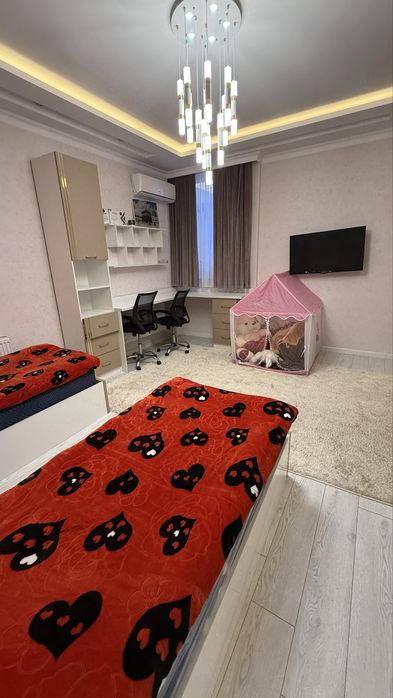 SERGELI da 2-sotix kotej , Yashash maydoni 200 kv