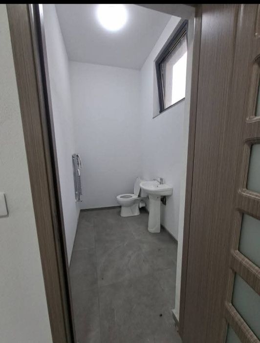 Spațiu comercial