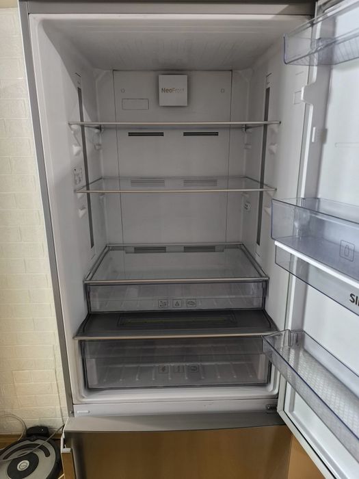 Продавам хладилник а фризер