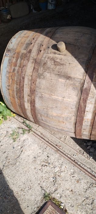 Vând butoi de stejar,350 litri