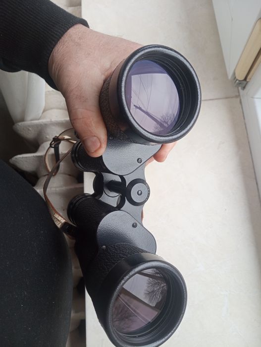 Binoclul Carl Zeiss