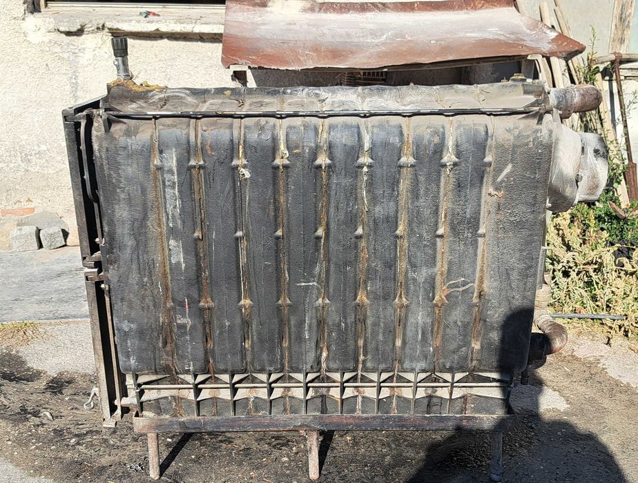 Котел на твърдо гориво .