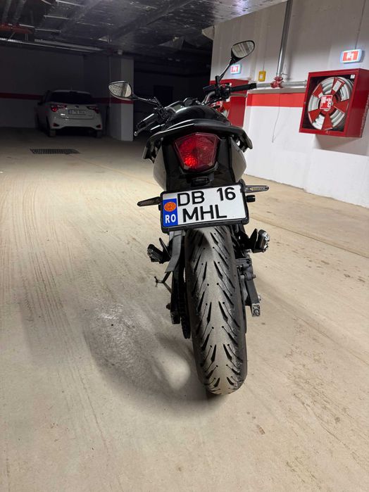 Motocicleta Yamaha XJ6 2011