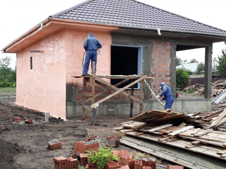 Izolatie Spuma Poliuretanica acoperiș si pod. Firma+Garanție 20 ani.