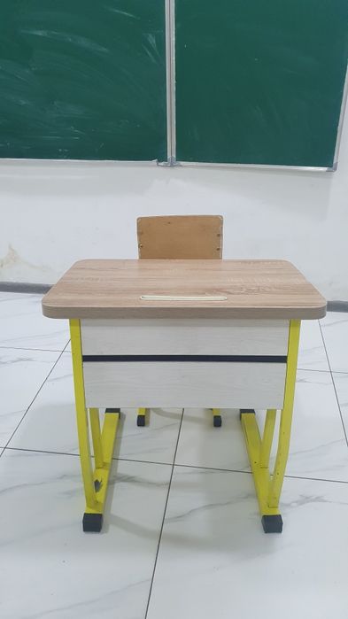Yaxshi holatdagi maktab partalari sotiladi.