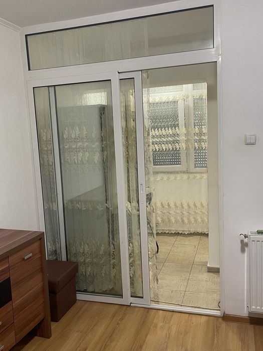 Închiriez garsoniera