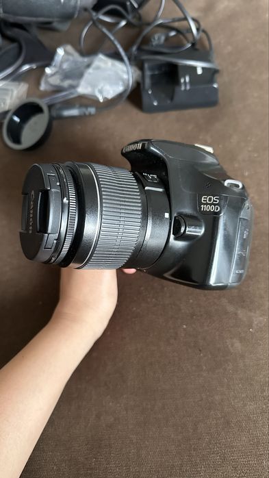 Canon 1100 D с объективом
