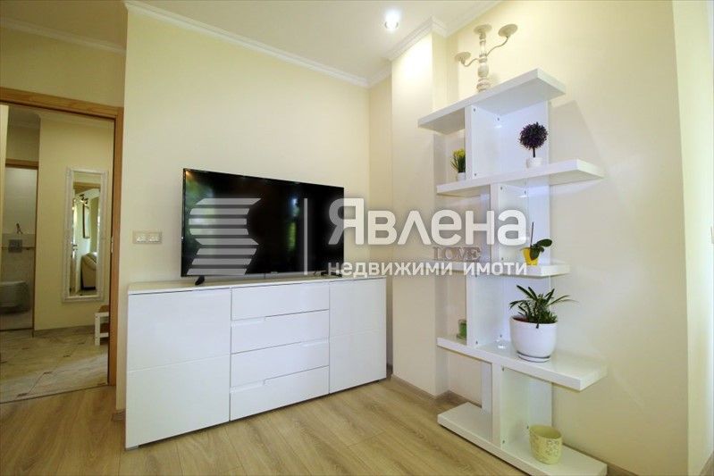 Тристаен апартамент