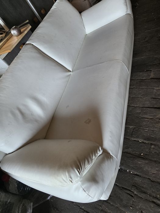 Canapea alba sufragerie