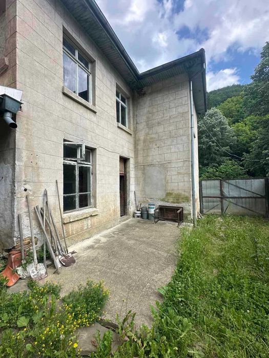 Къща/Вила в кв. Зеленика, с. Бели Осъм, гр. Троян