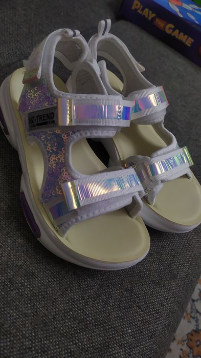 Новые сандали для девочки, размер 35(маломерит)