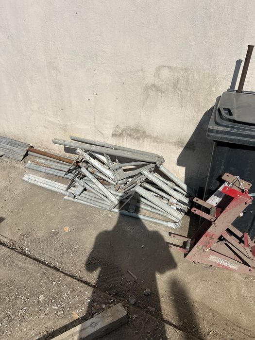 Trepiezi pentru popi metalici , Bucuresti sect 4 , whatsapp 0728151293