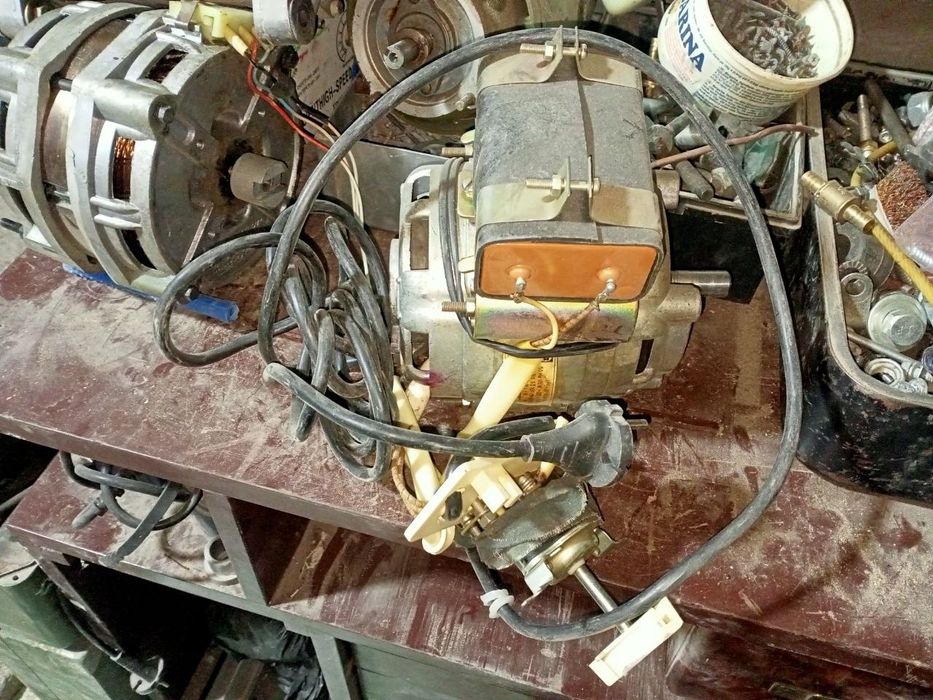 Продаётся мотор  Рабочий