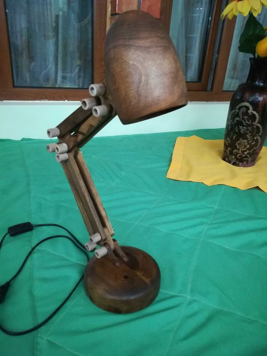 Элитный подарок - Настольная лампа из чистого ореха