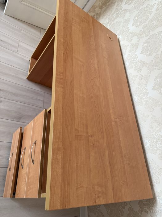 Стол письменый