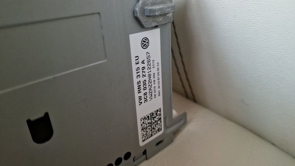 VW RNS 315 ( BT incorporat )+ Card Harti + Cod Pin +  Microfon + GPS