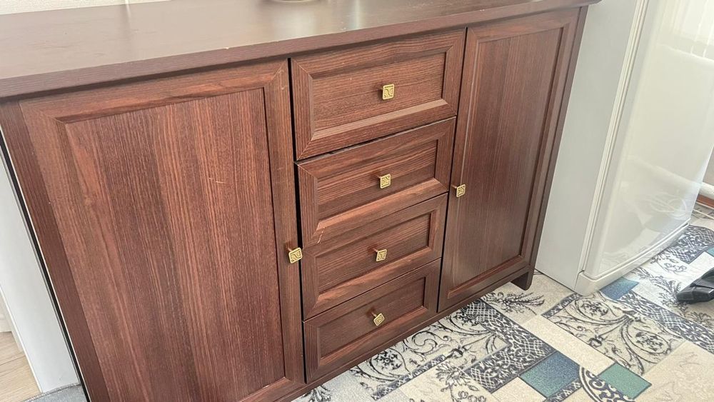 Кровать двухспальная, шкаф, комод