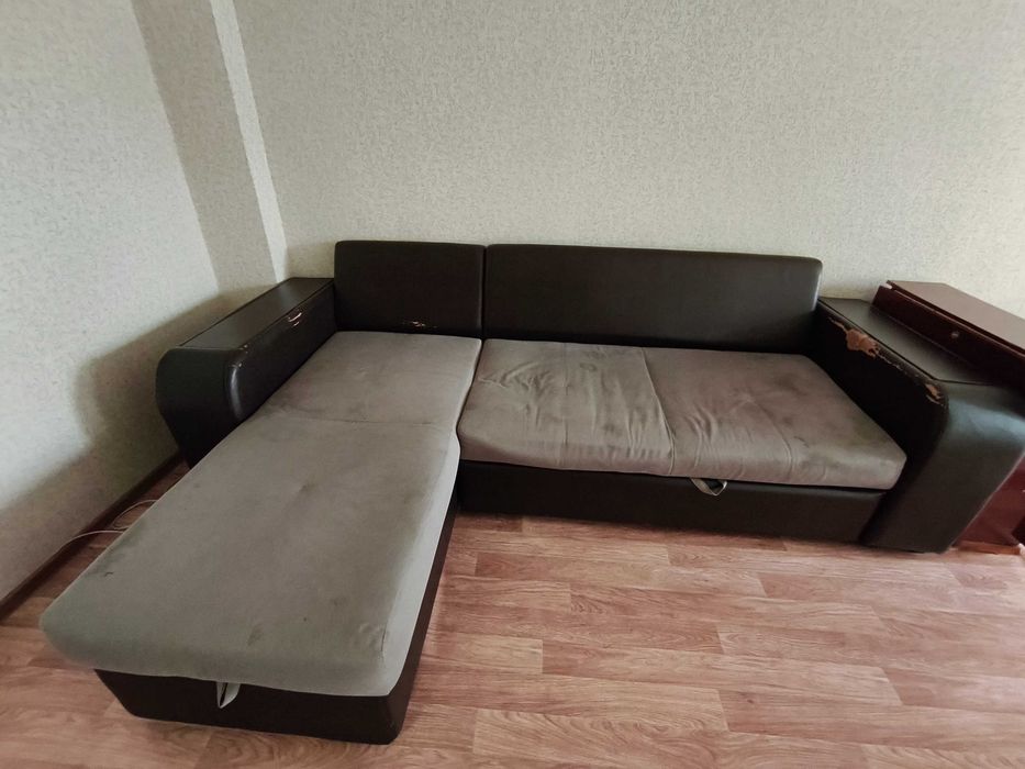 Отдам б/у диван в хорошем состоянии