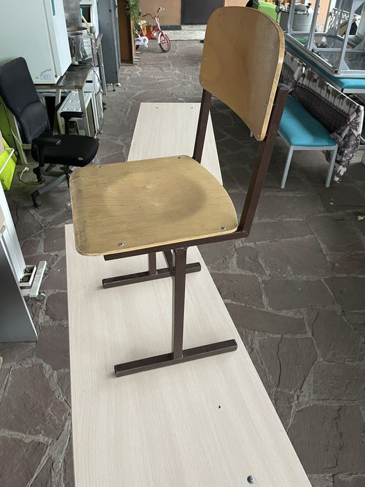 Парта школьная и стулья