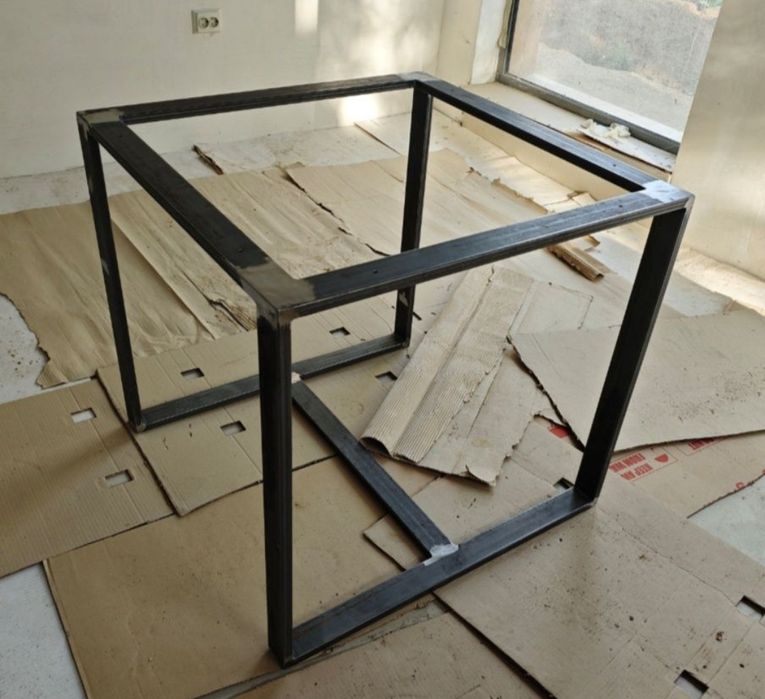 Основи за трапезна и Холна маса