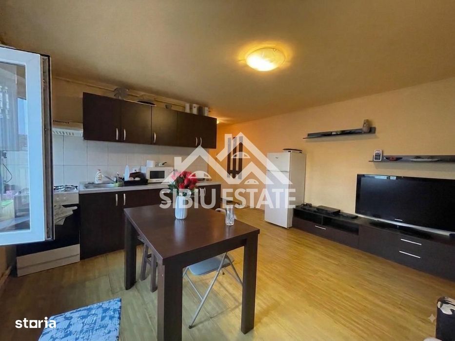 Apartament luminos cu 2 camere, la mansardă, în zonă căutată