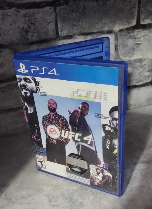 Продам игру на диске UFC 4 PS4