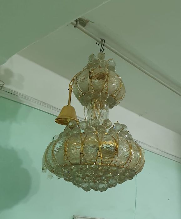 Продам большую люстру