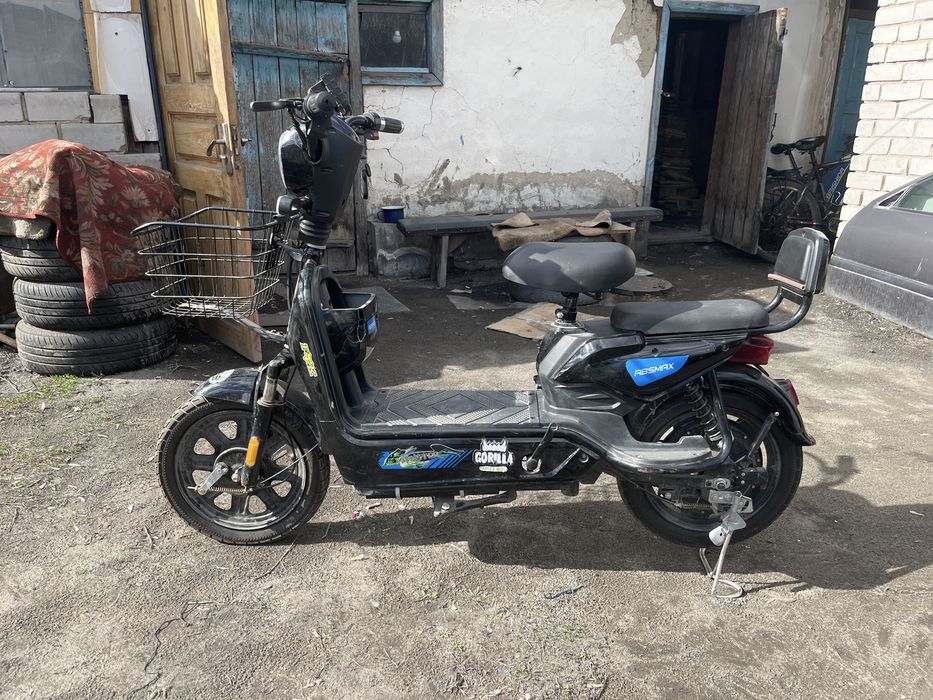 Продам электро мопед не на ходу умер акум