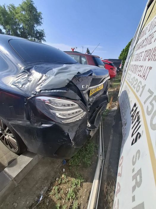 Dezmembrez Mercedes Benz c250 CDI w204
