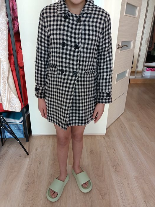 Продам пальто, безрукавку на девочку